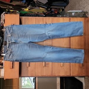 NWOT No Boundaries: Distressed Slim Fit Jeans, light-wash, 32x30